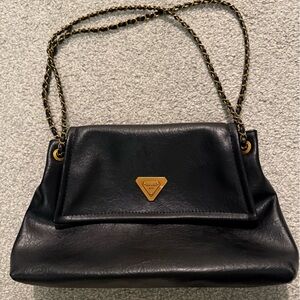 Elegant Black Shoulder Bag with Gold Chain